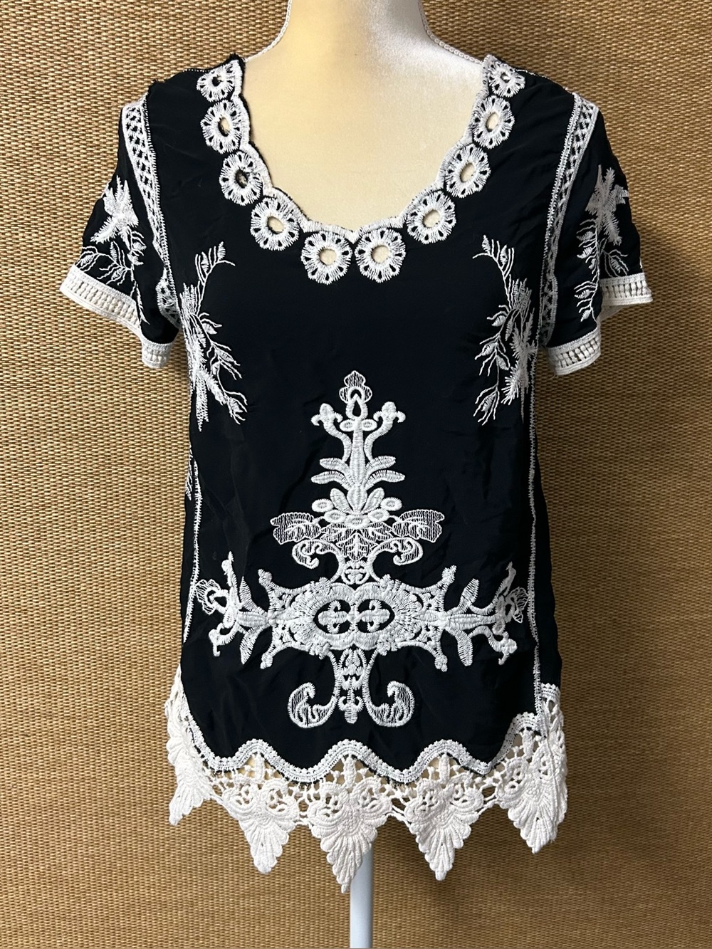 Anneliese Blouse Women’s Small Black Cream Embroidery Crochet Trim READ